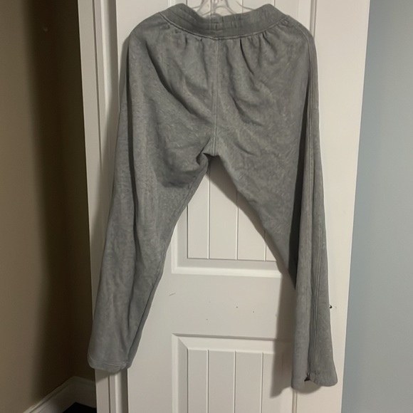 Under armour grey sweatpants - Picture 2 of 2